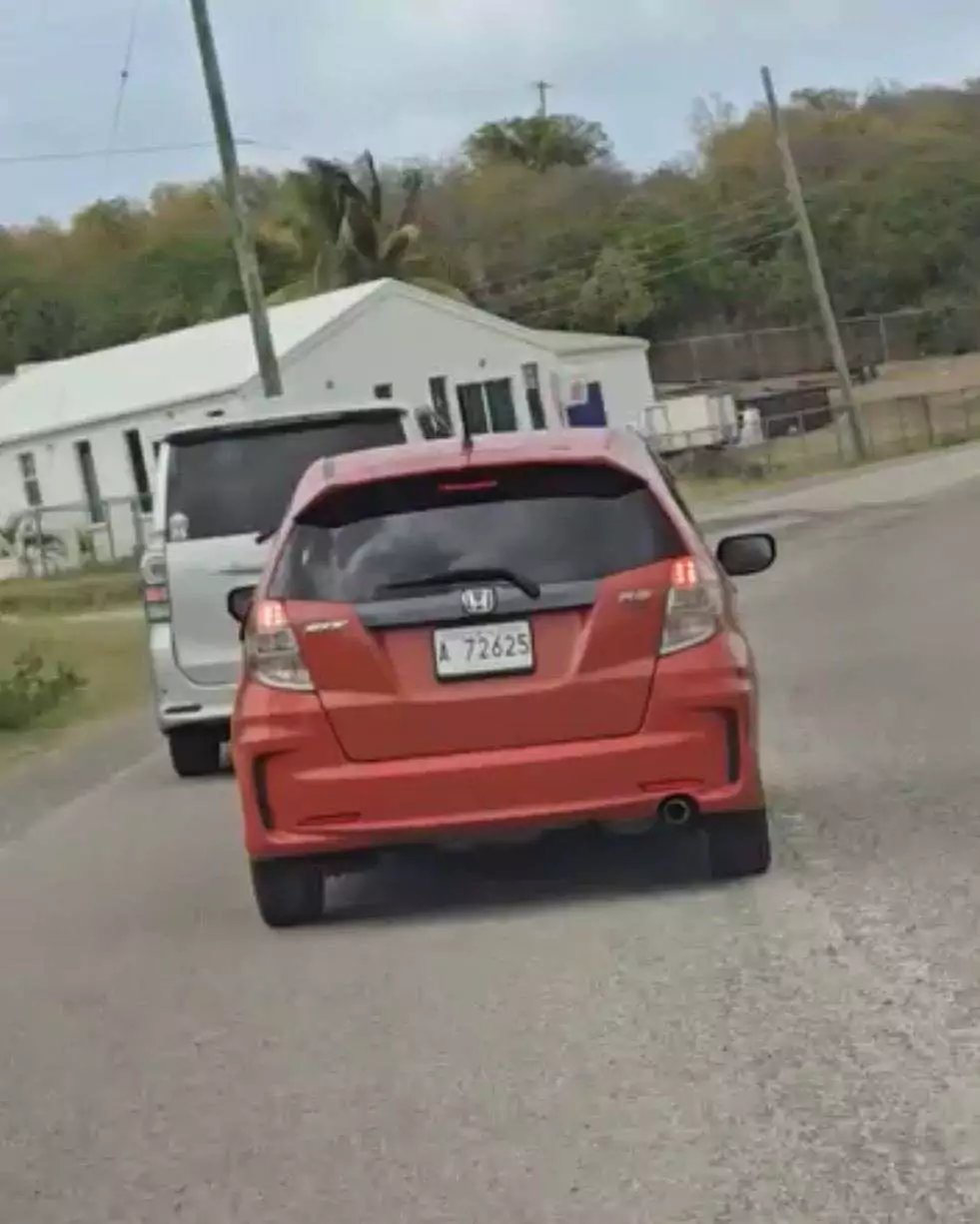 Dangerous Overtaking Manoeuvre on Airport Road Caught on Video