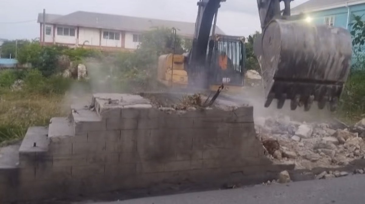 Urban Renewal Minister Demolishes Sidewalk Obstruction on Popeshead Street