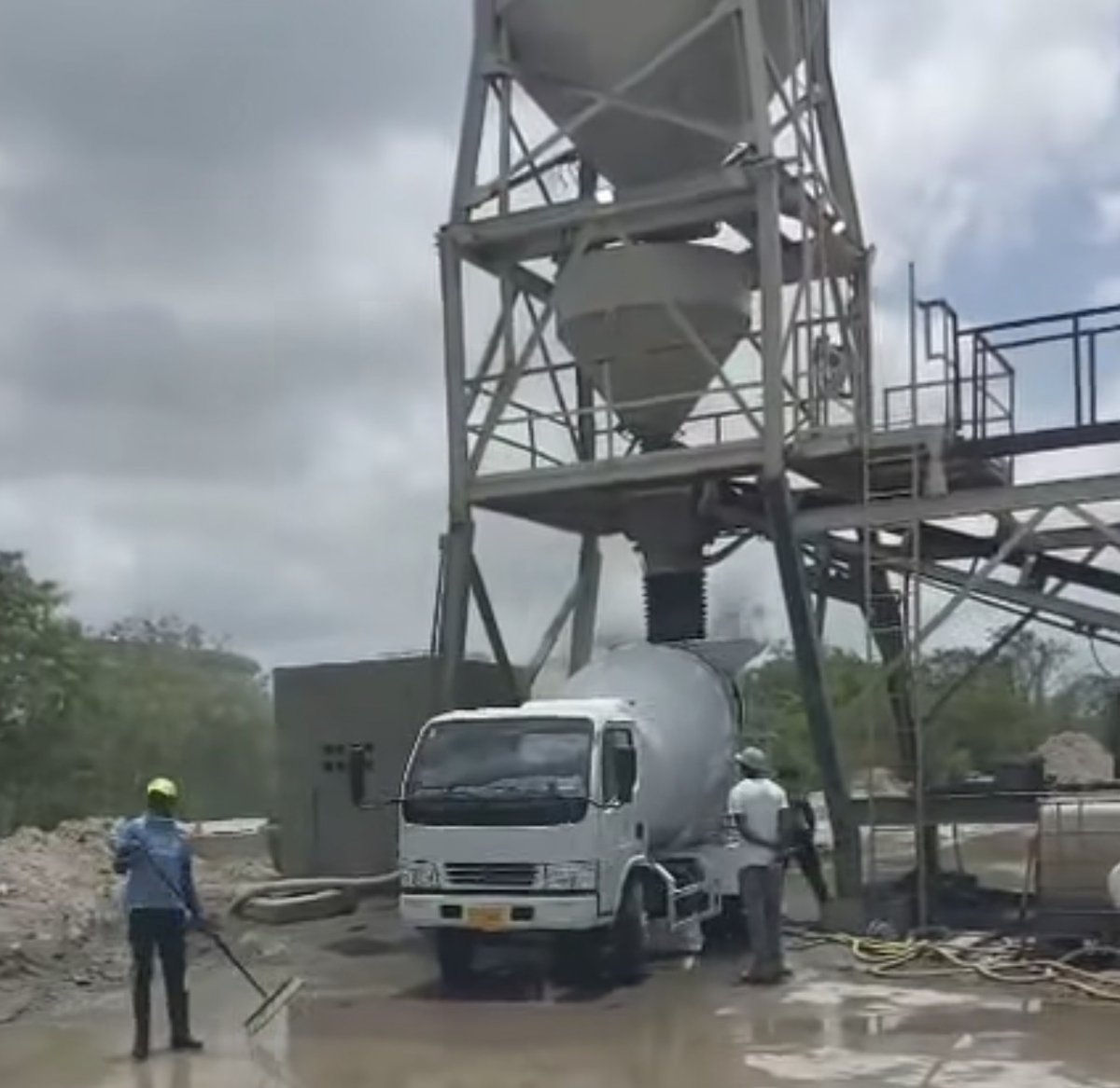 Ministry of Works Deploys Smaller Concrete Trucks to Reach Tight Road Sites