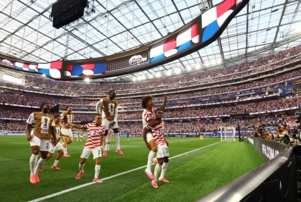 USA Dominate Paraguay 4-1 in World Cup Opener as Hosts Canada Draw