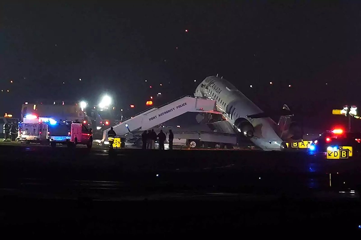 Two Pilots Killed After Air Canada Jet Collides with Fire Truck at LaGuardia 