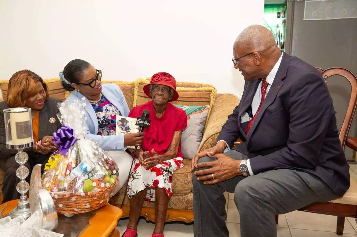 Mrs Edna Chiddick Paynters with GG Sir Rodney Williams, Mrs Almira Henry and Ms Dale O'Brien